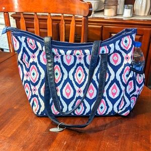 Fit + Fresh Fashion Insulated Leak-Proof Lunch Bag bottle holder on end Zips